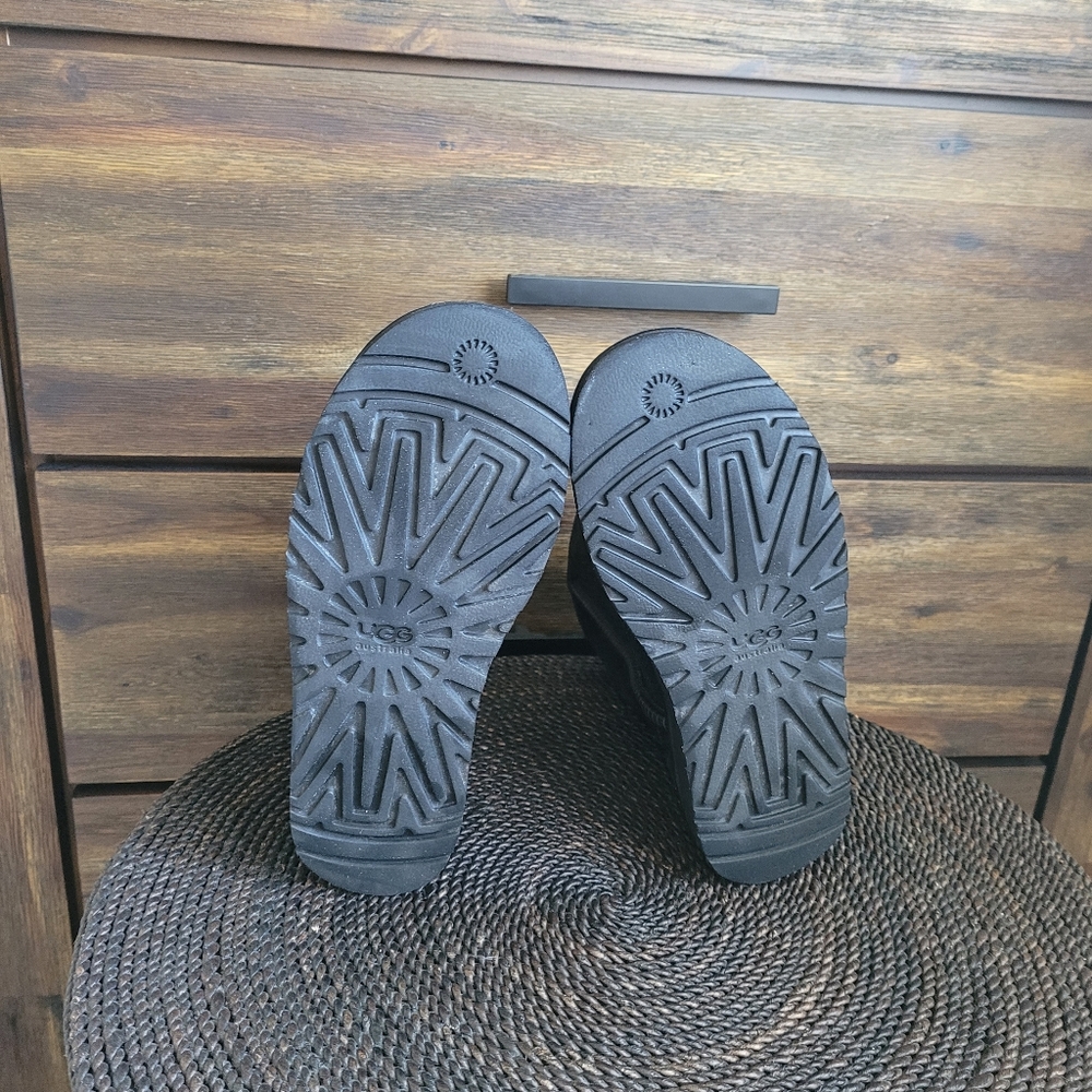 UGG Boots - Picture 5 of 7